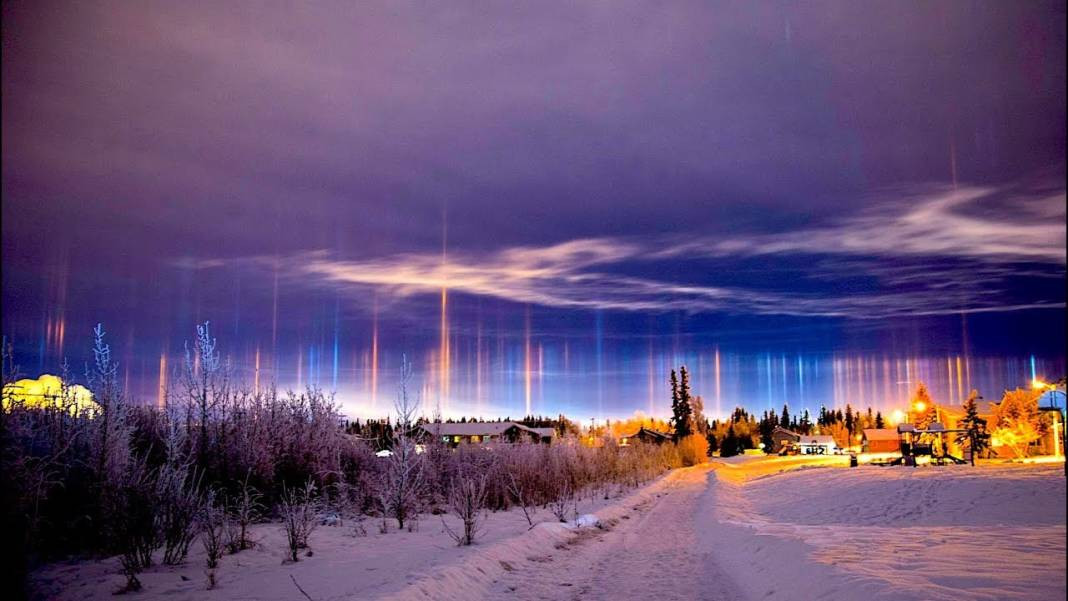 Gökyüzünde Görsel Şölen: Işık Sütunları. Gören bir daha dönüp bakıyor - Resim: 12